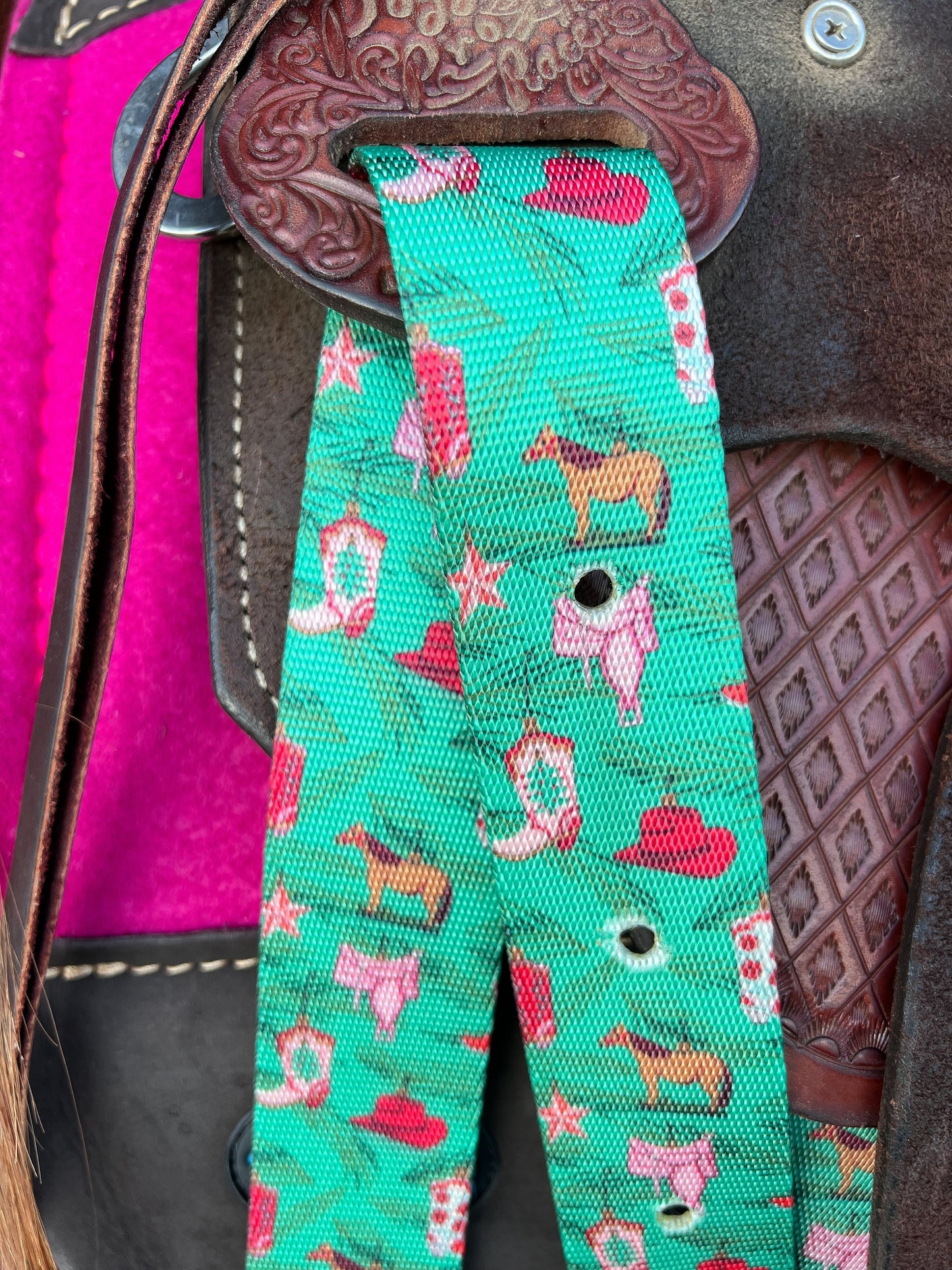 (Limited Edition) Deck the Stalls Cinch Strap Set