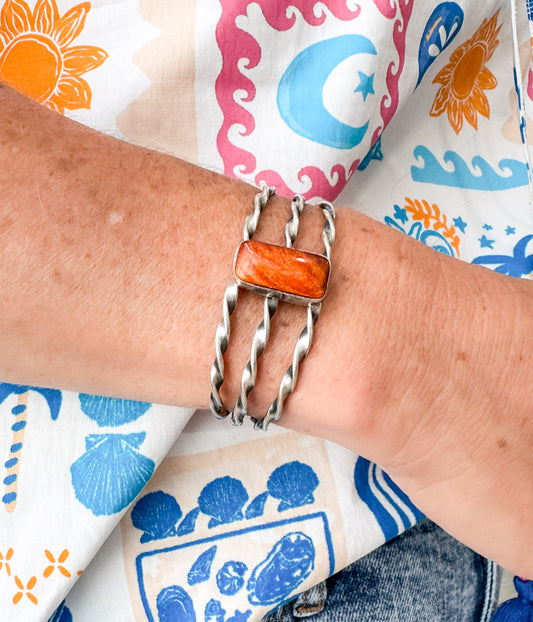 Spiny Oyster Twist Cuff