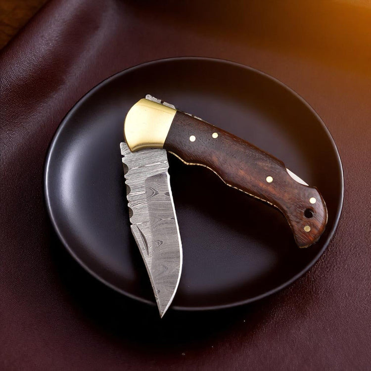 KNIVES & SHEATHS