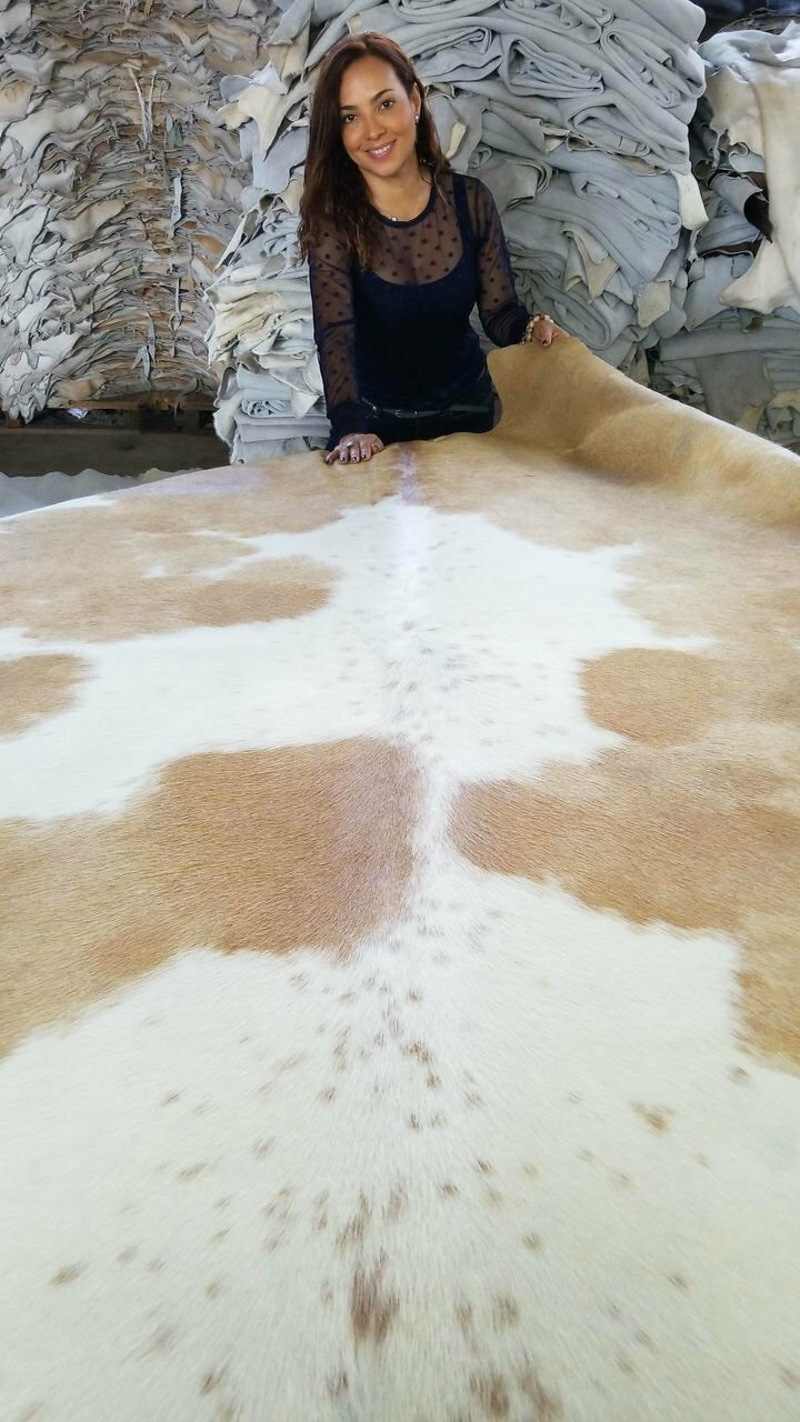 Palomino and White Brazilian Cowhide Rug: LARGE