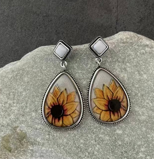 WHITE SUNFLOWER TEARDROP EARRINGS