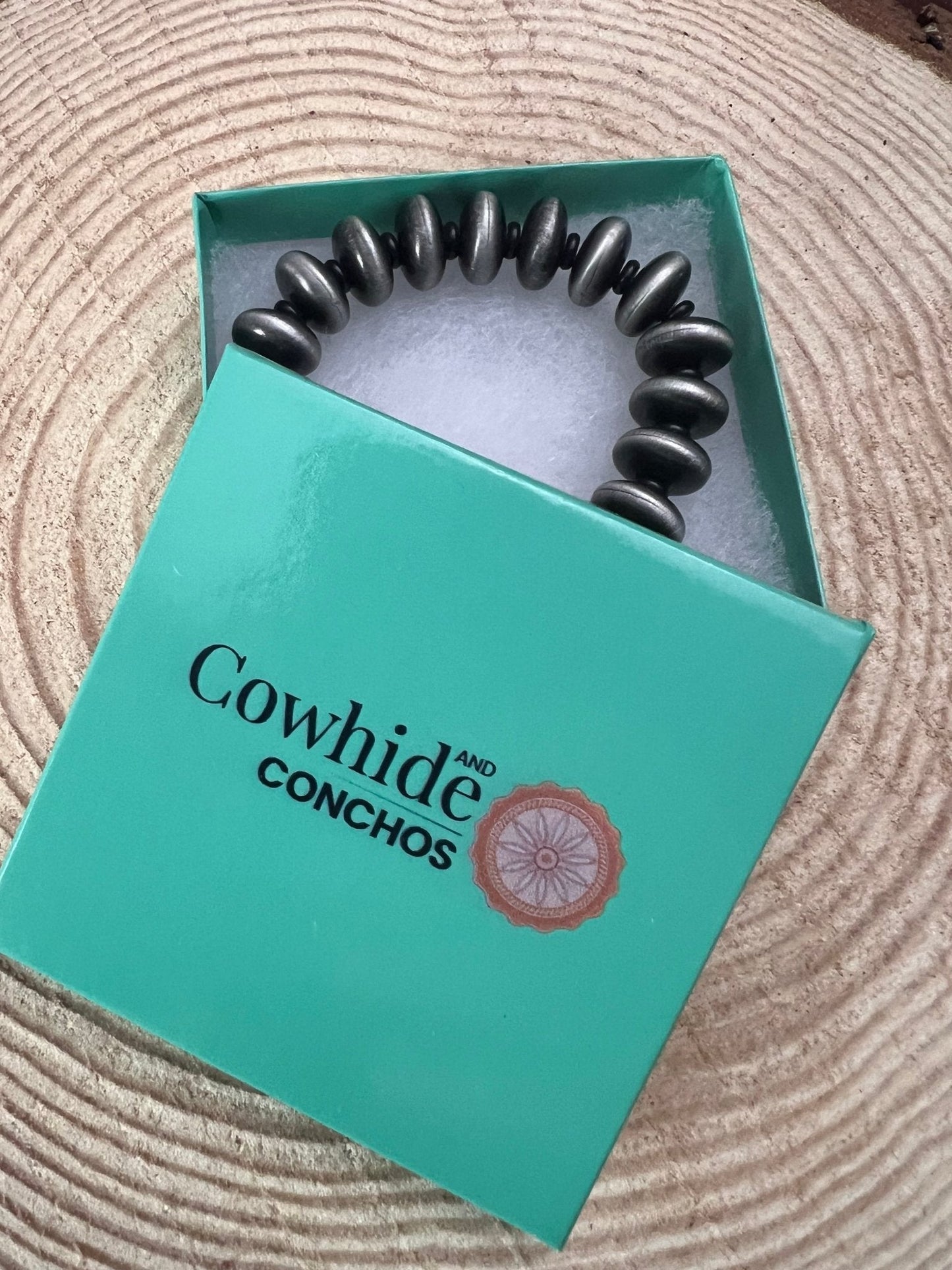 Western Faux Saucer Pearl Stretch Bracelet with Black Stone - 6 1/2 inch